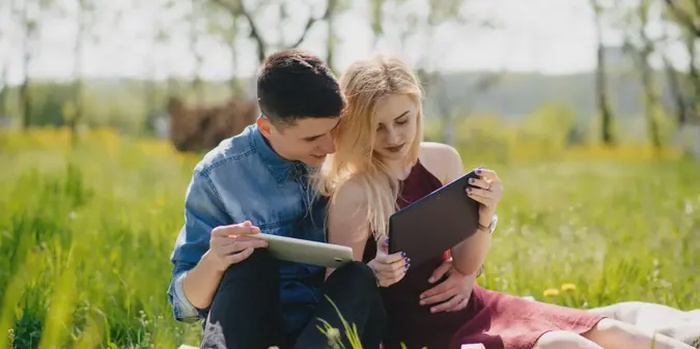 Online Dating Scams: How to Spot Fake Profiles in the Age of AI | EliteSingles