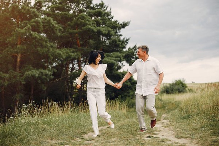 Mature couple dating in Dripping Springs